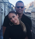 Париж для двоих: Дженнифер Лопес и Алекс Родригес поделились романтичными фото с уикенда