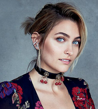 Дочь Майкла Джексона снялась в сексуальном топе для обложки глянца