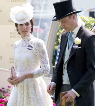 Кейт Миддлтон в белом платье