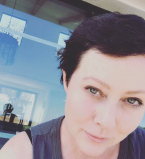 Все налаживается: Шэннен Доэрти показала отросшие после химиотерапии волосы