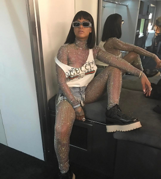 Королева китча: Рианна представила новую коллекцию обуви