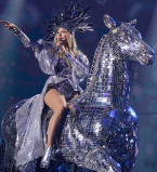 Оля Полякова на коне