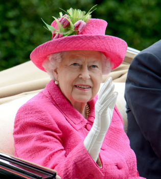 Просто вау: королева Елизавета II произвела фурор своим ярким розовым нарядом