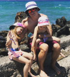 Греческие каникулы: Анатолий Анатолич отдыхает с семьей на Крите