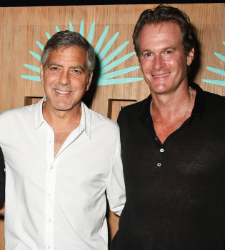 Супруг Синди Кроуфорд рассказал о новорожденных малышах Джорджа Клуни: &quot;Они похожи на обоих родителей&quot;