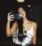 Без макияжа и по-простому: Ким Кардашьян опубликовала серию домашних фото