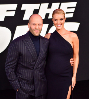 Роузи Хантингтон-Уайтли и Джейсон Стэтхэм стали родителями: первое фото малыша