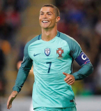 Счастливый отец: Криштиану Роналду опубликовал первое фото с новорожденными детьми