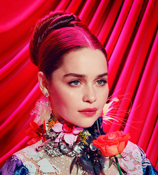 Эмилия Кларк с красными волосами, Лена Хиди в платье с жабо и сексуальный Кит Харингтон: звезды &quot;Игры престолов&quot; снялись в фотосессии