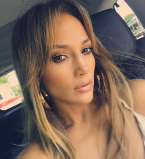 Дженнифер Лопес снялась в платье-шторе для обложки нового сингла