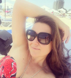 Пляжные хроники: Наталья Могилевская показала соблазнительную фигуру в купальнике