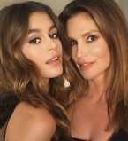 15-летняя дочь Синди Кроуфорд впервые опубликовала в микроблоге откровенный снимок