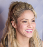 Яркий выход: Жерар Пике в смокинге и Шакира в полупрозрачном платье