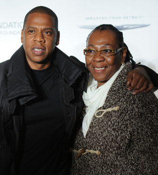 Джей-Зи спел о том, что его мать лесбиянка