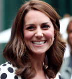 Кейт Миддлтон появилась на публике с новой стрижкой и в платье в горох