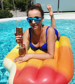 Анфиса Чехова в купальнике 2017