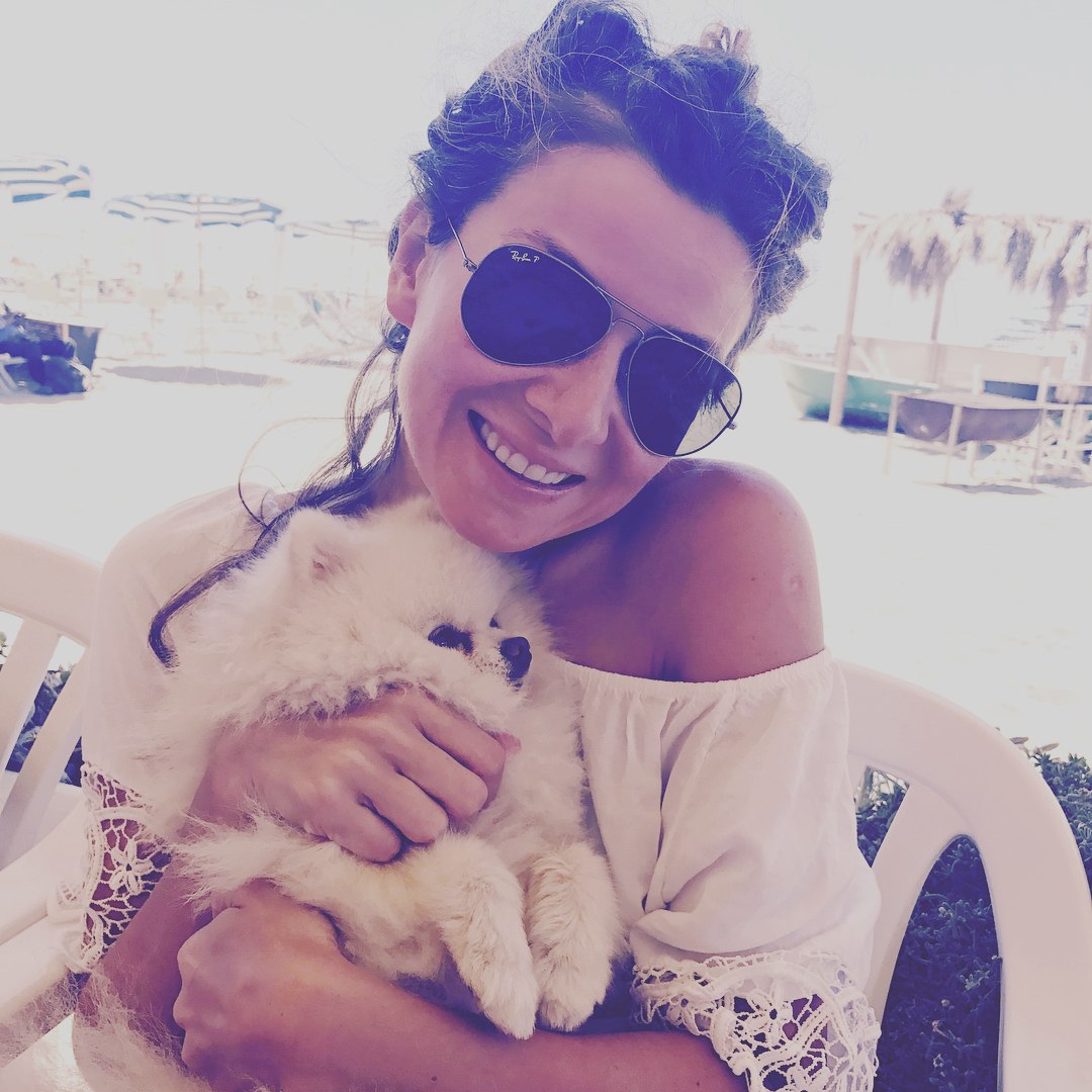 Дама с собачкой: счастливая Жанна Бадоева проводит лето в Италии