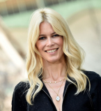 46-летняя Клаудия Шиффер в стильном комбинезоне блистает в Париже