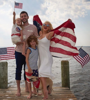 Звезды с размахом отметить День независимости США