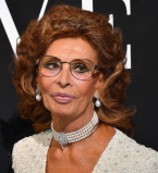 Софи Лорен, Кейт Уинслет, Наоми Уоттс блистают на показе Armani