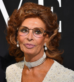 Софи Лорен, Кейт Уинслет, Наоми Уоттс блистают на показе Armani