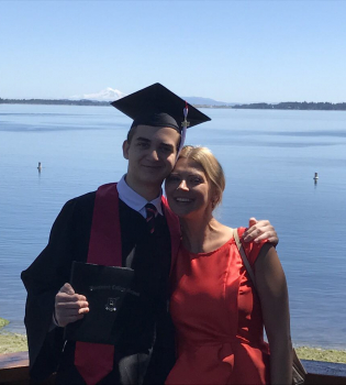 Татьяна Литвинова полетела в Канаду на выпускной вечер сына