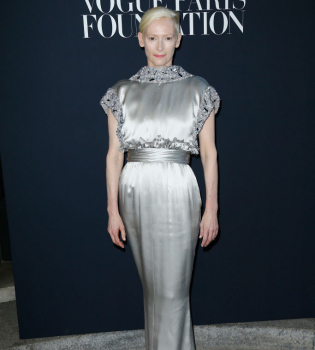 Тильда Суинтон на Неделе моды в Париже