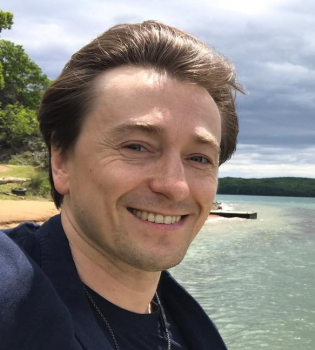 Сергей Безруков показал семейное фото