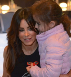 Самые сладкие моменты жизни: Ани Лорак наслаждается прогулкой с дочерью