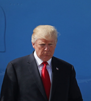 Жена президента Польши отказалась пожимать руку Дональду Трампу: Видео