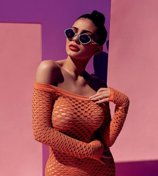 Смело: Кайли Дженнер перекрасила волосы в красный цвет