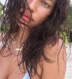 Фотофакт: Ирина Шейк отдыхает на Таити с Брэдли Купером