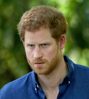 Ход конем: королева Елизавета II запретила принцу Гарри женится на Меган Маркл