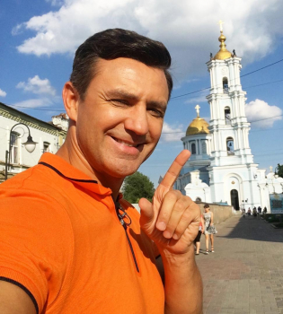 Николай Тищенко стал заслуженным работником сферы услуг