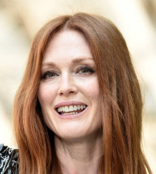 56-летняя Джулианна Мур снялась в рекламе нижнего белья