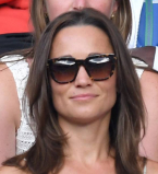 Пиппа Миддлтон появилась на публике в платье с соблазнительным декольте