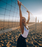 Экс Ева Бушмина Layah показала соблазнительные формы в бикини