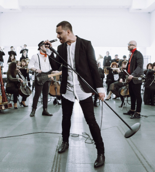 СКАЙ сняли трогательный клип о самом сильном чувстве