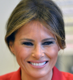 Настоящая француженка: Мелания Трамп покоряет Париж в красном костюме