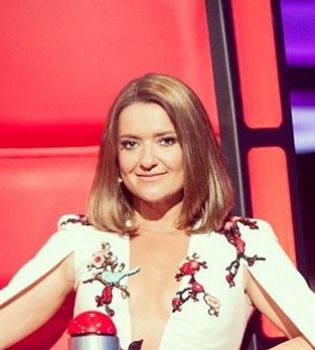 Первое фото в кресле судьи: Наталья Могилевская позирует на шоу "Голос.Діти-4"