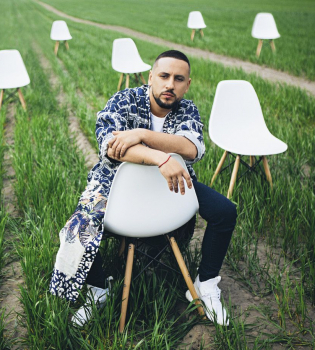 Monatik в фотосессии Viva!