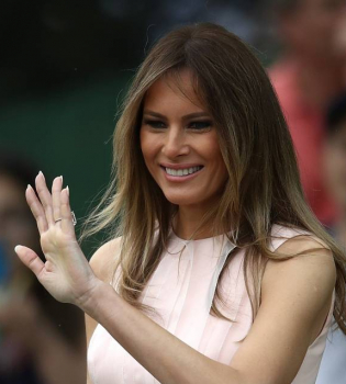 Время моды, а не политики: лучшие наряды Мелании Трамп