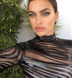 Ирина Шейк позирует в полупрозрачном нижнем белье спустя 4 месяца посе родов