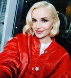 Полина Гагарина показала фигуру в купальнике