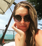 Стройная фигура и ни капли косметики: молодая мама Катя Осадчая проводит время в Одессе