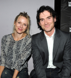 Больше не одинока: у Наоми Уоттс новый роман