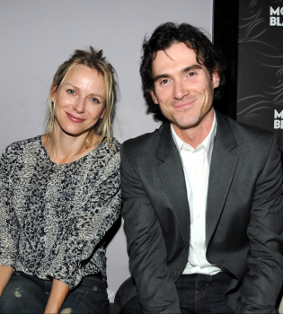 Больше не одинока: у Наоми Уоттс новый роман