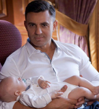 Николай Тищенко с женой и сыном: неопубликованные кадры из эксклюзивной фотосессии для журнала Viva!