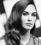 Поклонники обсуждают заметно уменьшенную грудь Меган Фокс