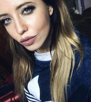 Надя Дорофеева опубликовала безумного откровенное постельное фото